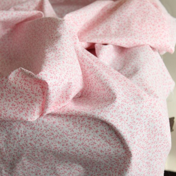 Vintage Fabric Scrap, Pink Floral VInes Cotton 46" x 46" Square, Fat Quarter - Picture 7 of 10